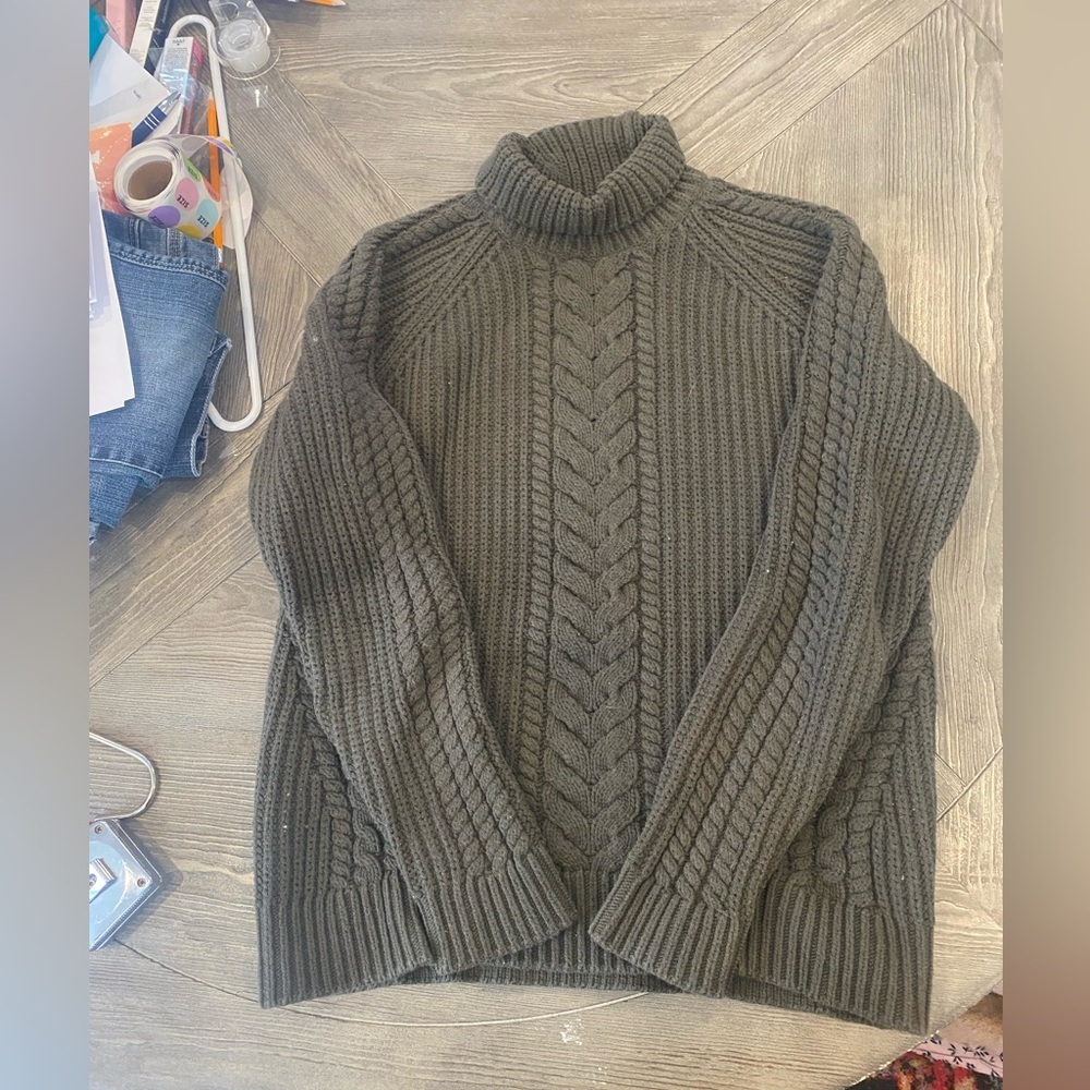 Lululemon bring the cozy cable knit 🧶 sweater size 4 - Picture 2 of 4